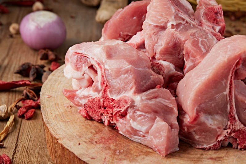 检疫合格的屠宰生鲜猪肉图片