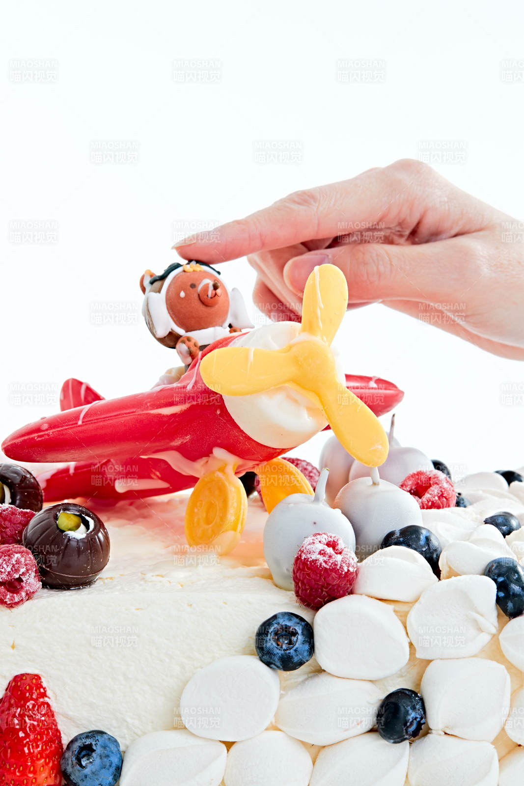 守护者乳脂鲜奶油儿童生日蛋糕图片