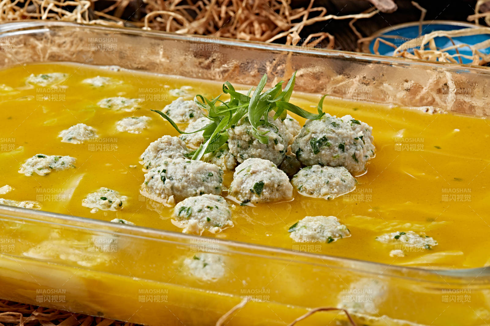 浓汤小白菜炖香菜鸡肉丸图片