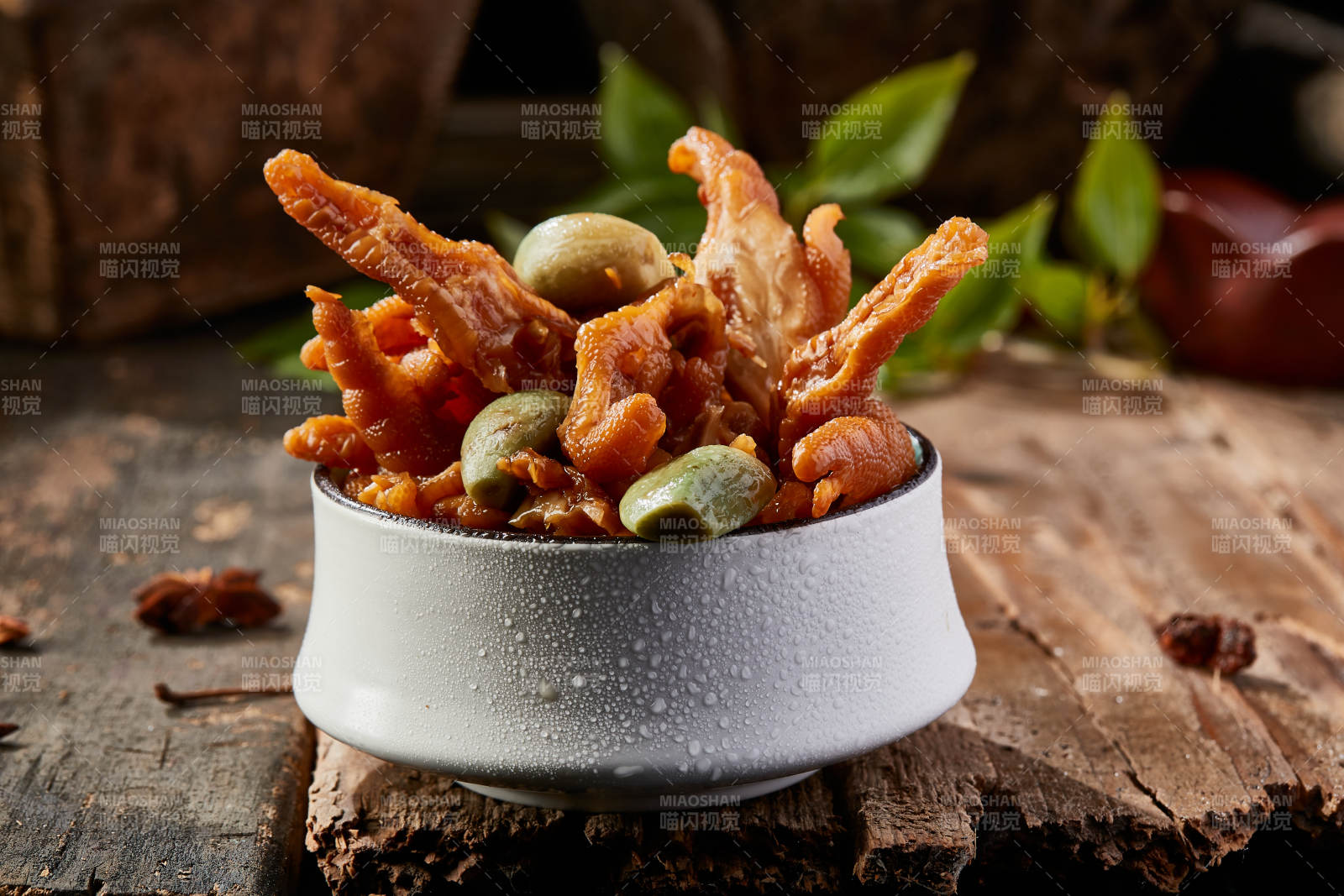 腌渍腊八蒜脱骨凤爪图片