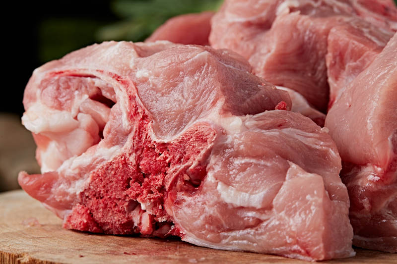 检疫合格的屠宰生鲜猪肉图片