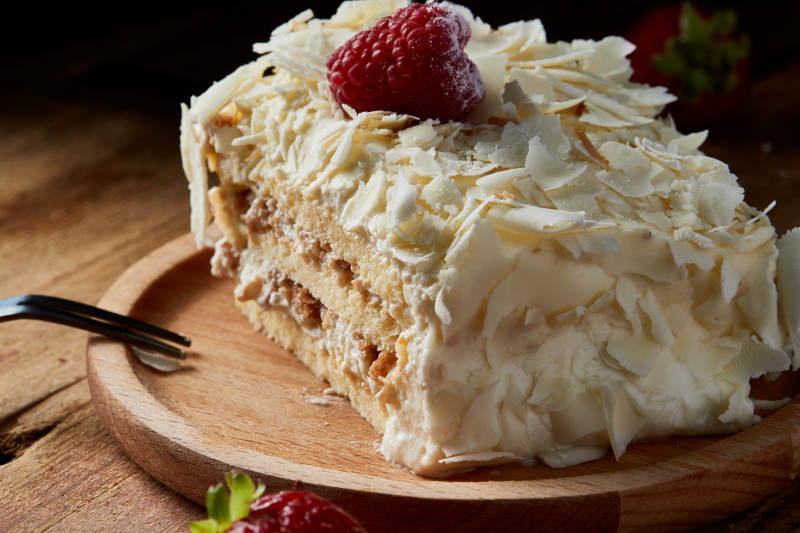 草莓白巧克力榴莲慕斯生日蛋糕图片