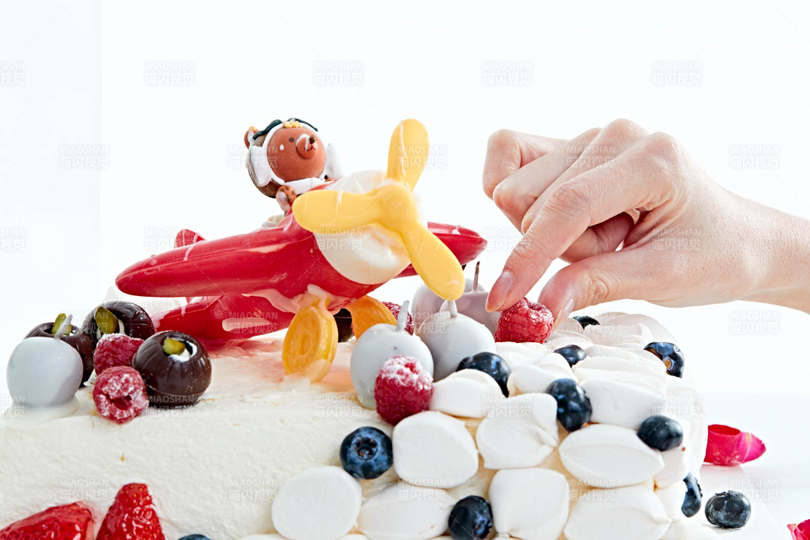 守护者乳脂鲜奶油儿童生日蛋糕图片