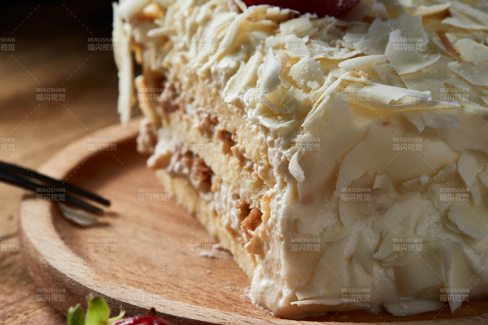 草莓白巧克力榴莲慕斯生日蛋糕图片