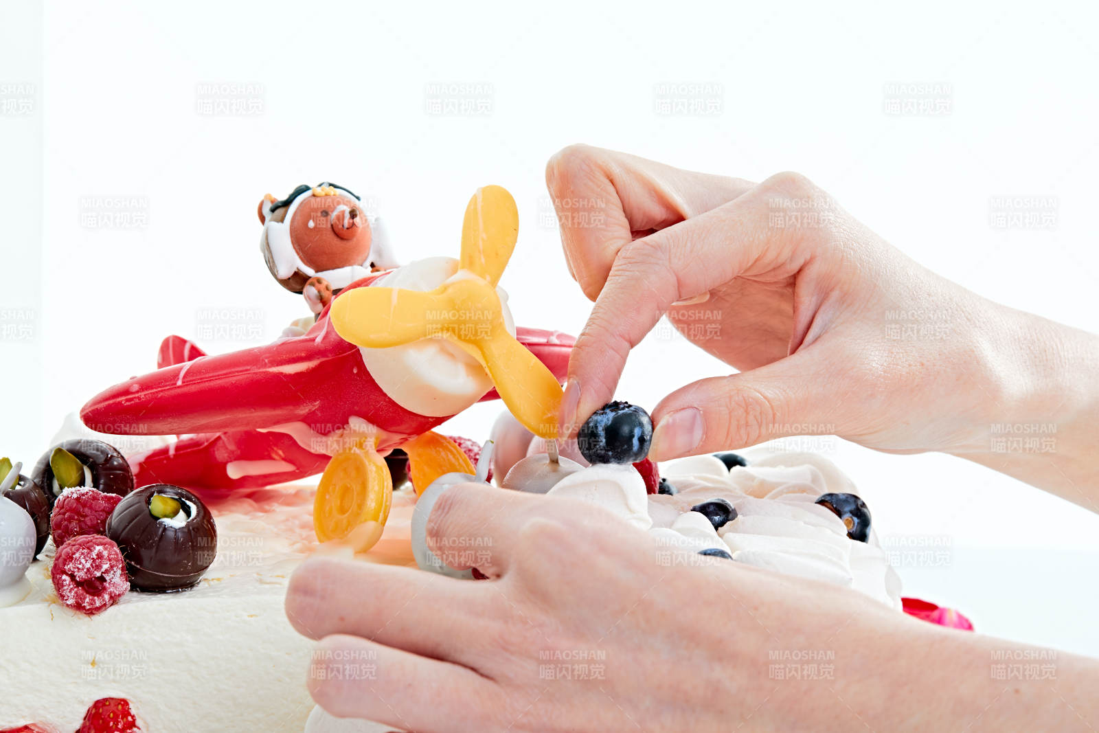 守护者乳脂鲜奶油儿童生日蛋糕图片