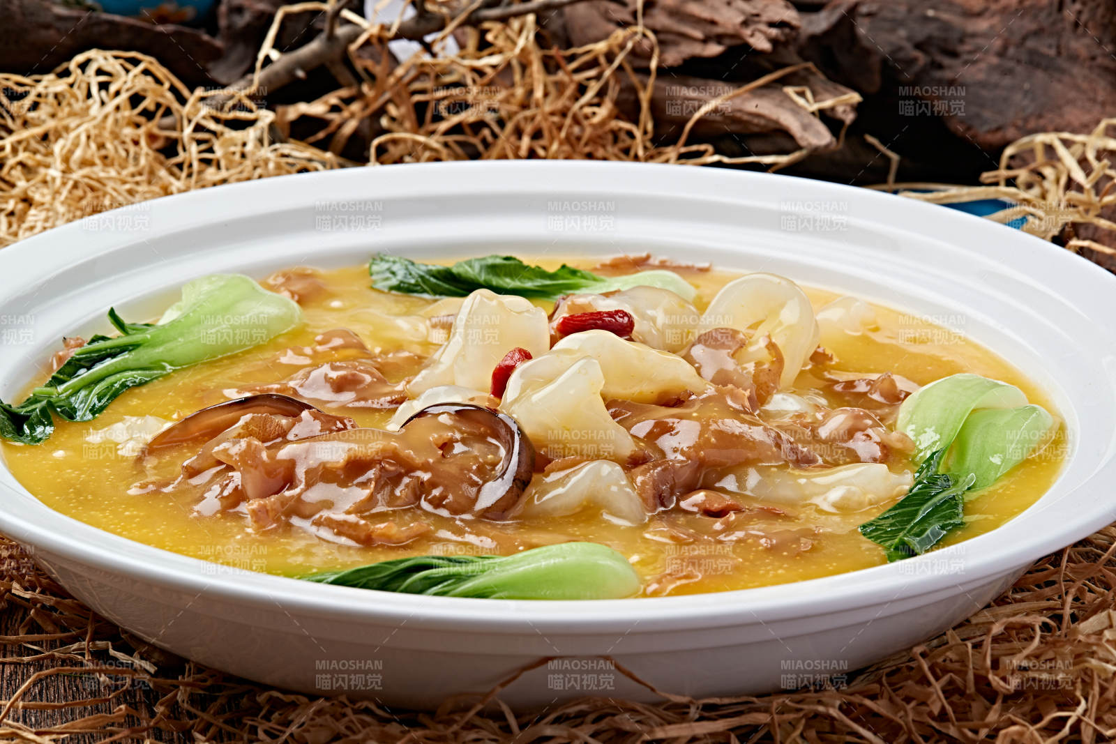 浓汤灵芝菌炖花胶图片