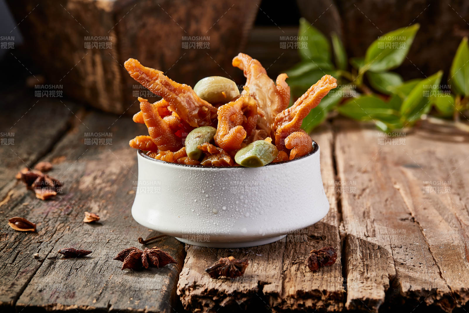 腌渍腊八蒜脱骨凤爪图片