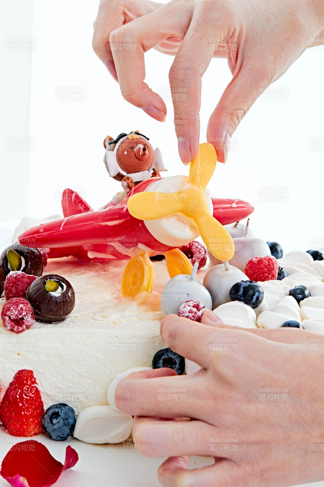 守护者乳脂鲜奶油儿童生日蛋糕图片