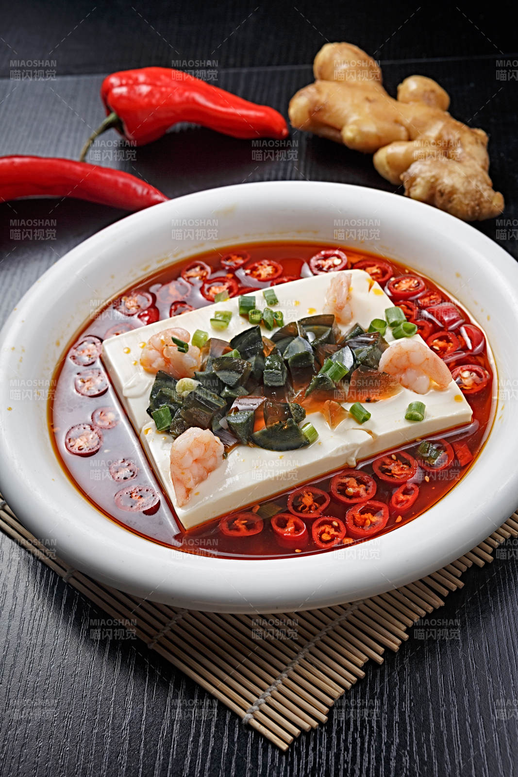 红油双鲜皮蛋虾仁拌豆腐图片