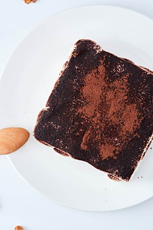 可可粉撒粉鲜奶酪黑森林蛋糕图片