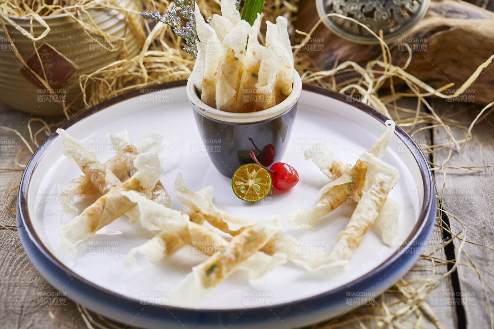 香炸酥皮鱼肉卷图片