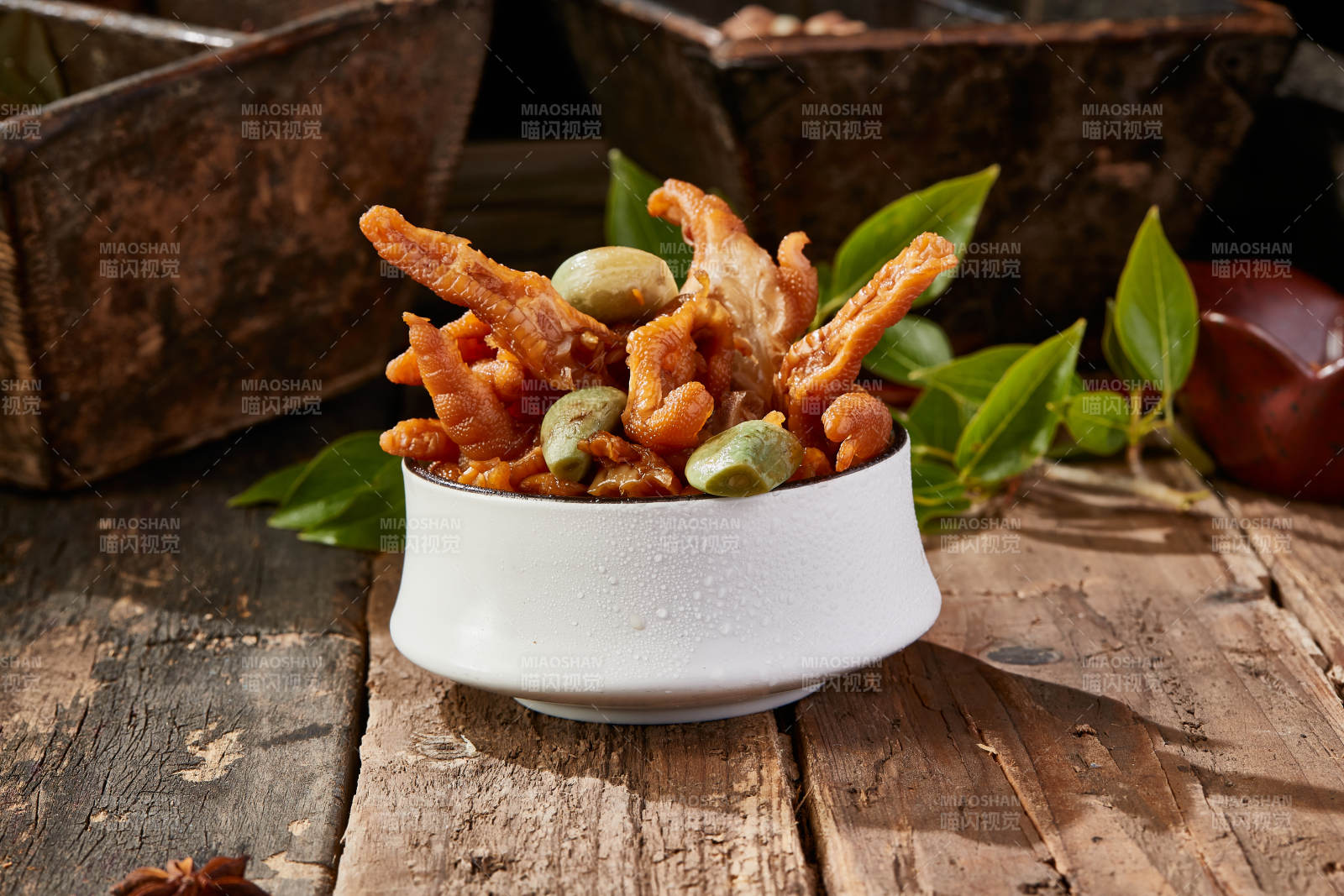 腌渍腊八蒜脱骨凤爪图片