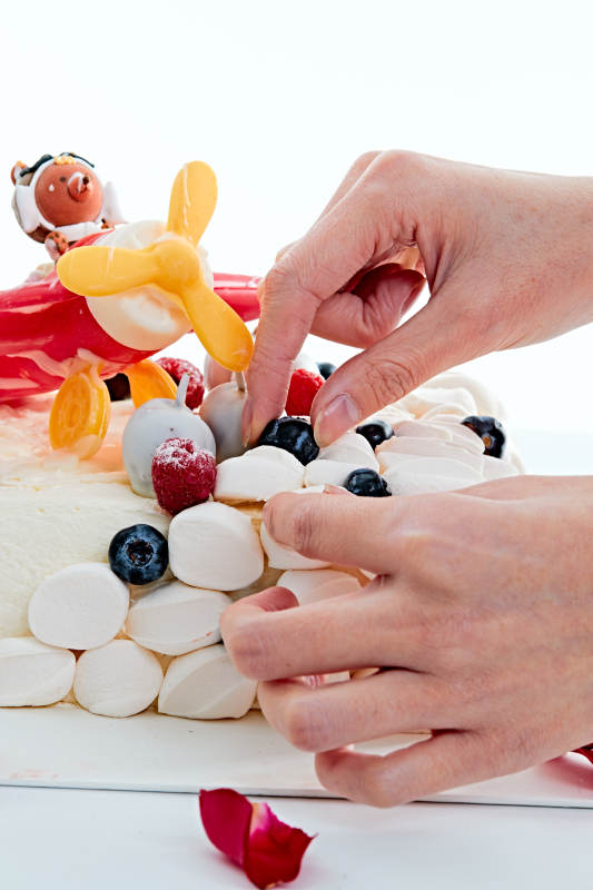 守护者乳脂鲜奶油儿童生日蛋糕图片