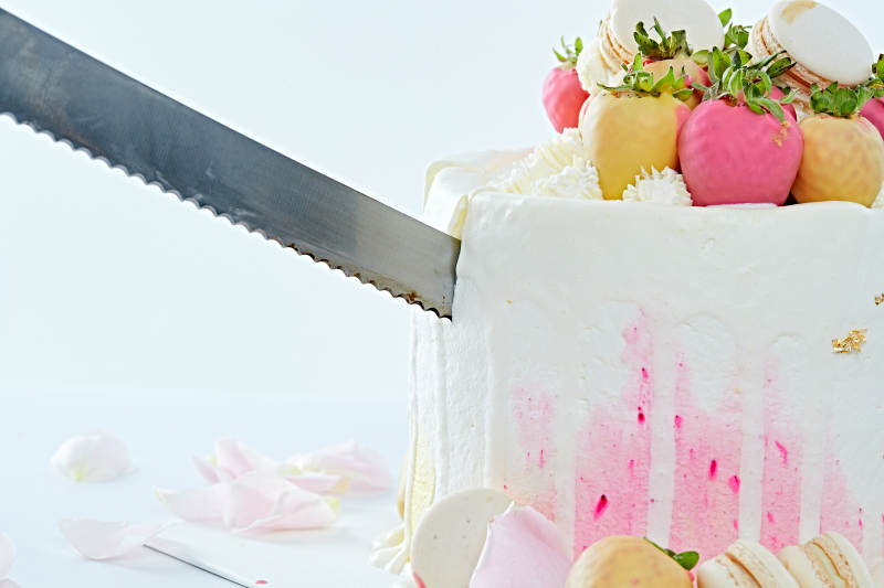 鲜草莓马卡龙法式多层奶夹心油蛋糕图片