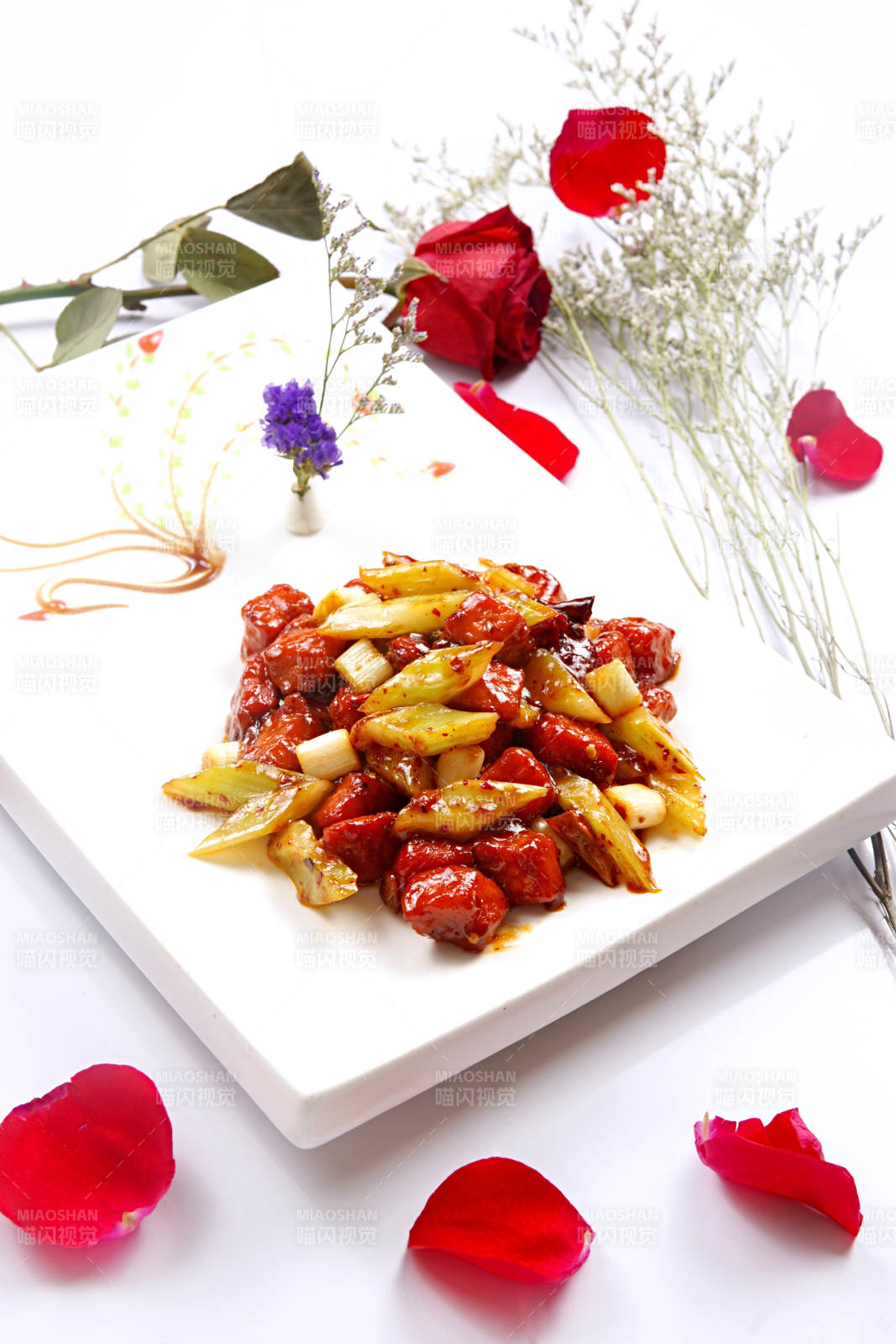 西芹酱爆牛仔粒图片