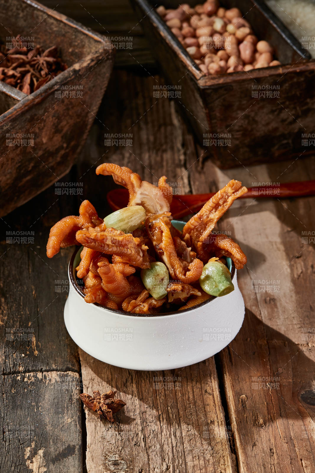 腌渍腊八蒜脱骨凤爪图片