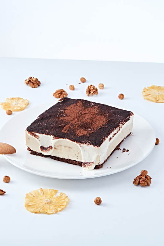 可可粉撒粉鲜奶酪黑森林蛋糕图片