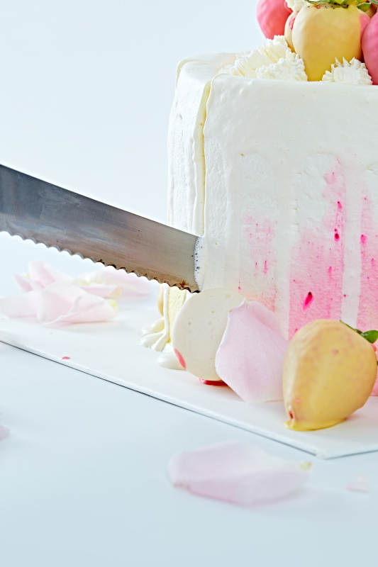 鲜草莓马卡龙法式多层奶夹心油蛋糕图片