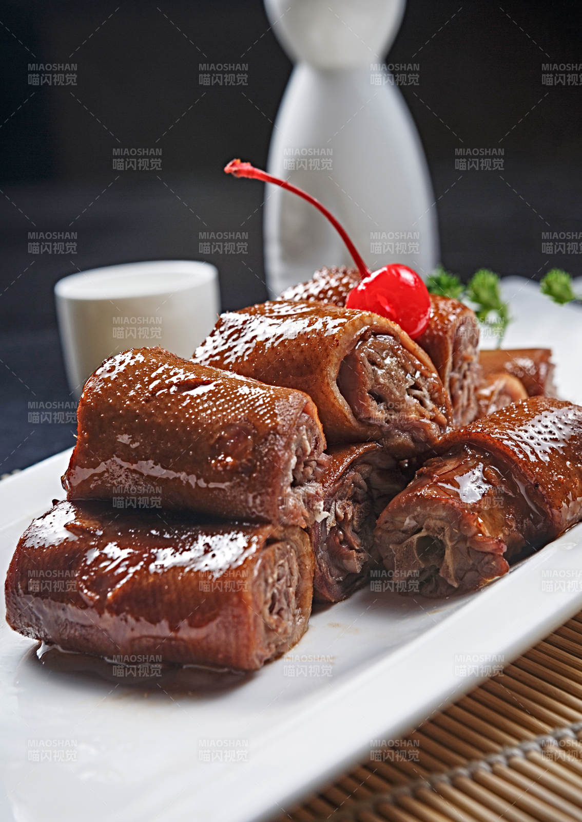 卤味麻辣鸭脖图片