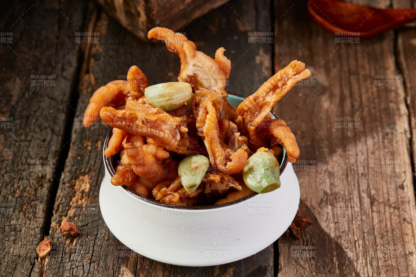 腌渍腊八蒜脱骨凤爪图片