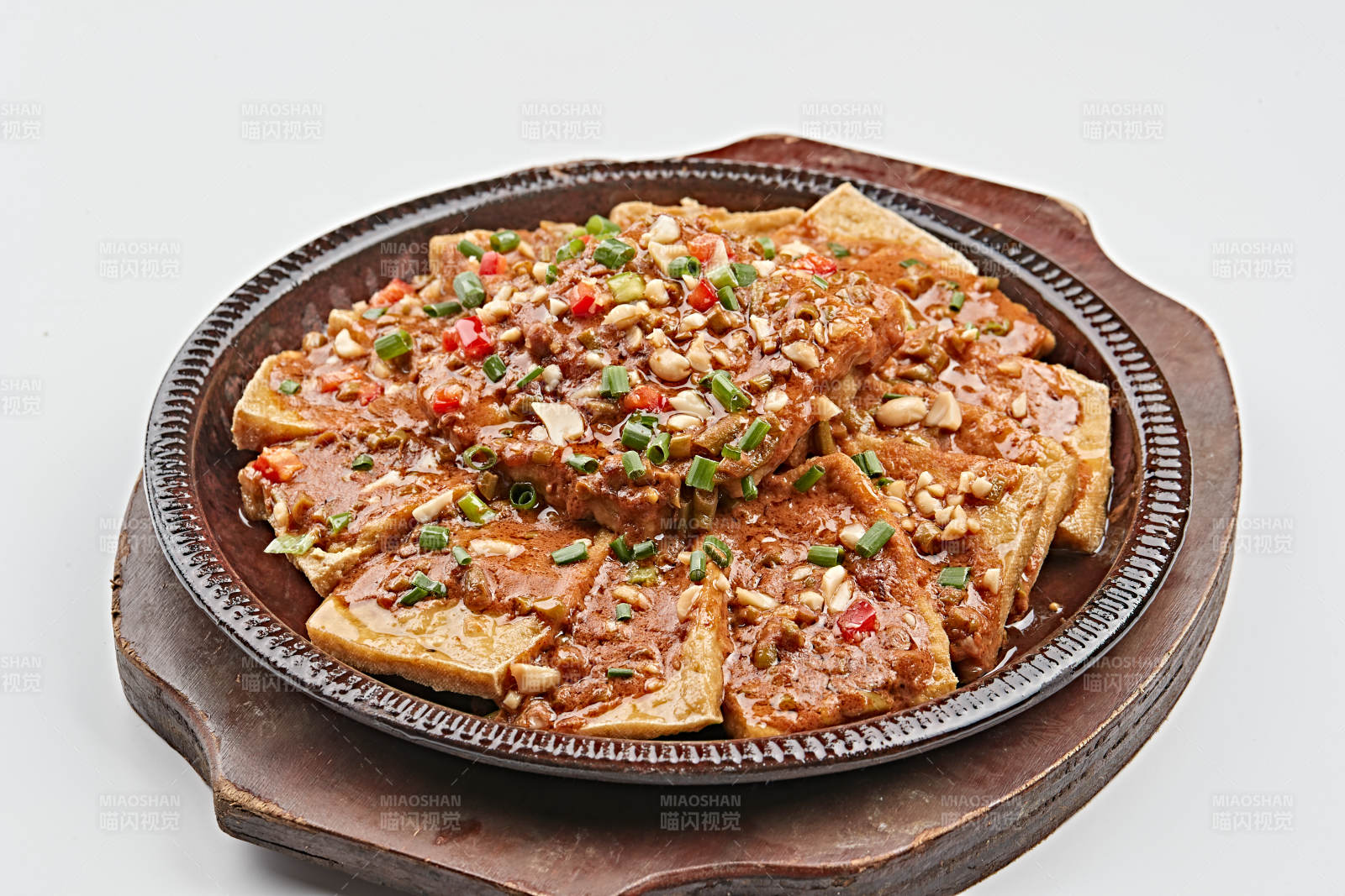 天半餐具装的虾酱锅塌豆腐图片