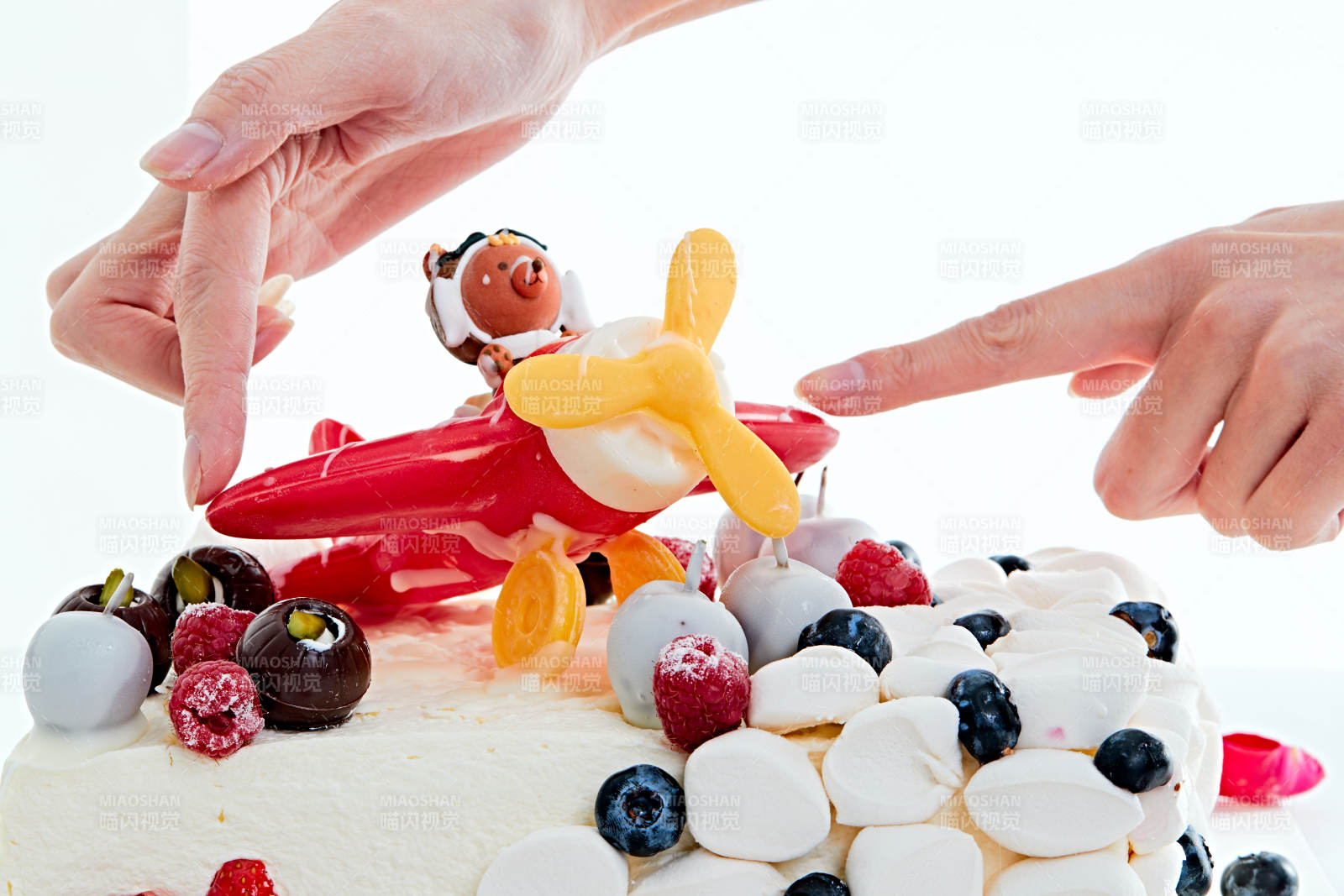 守护者乳脂鲜奶油儿童生日蛋糕图片