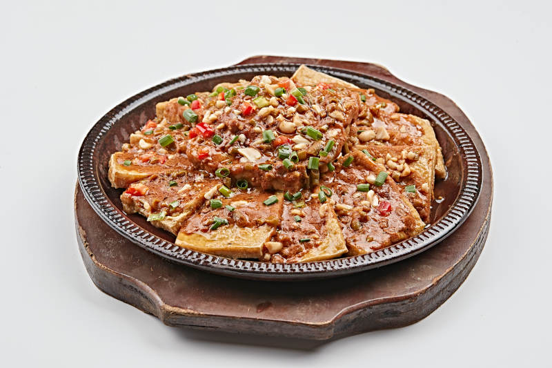 天半餐具装的虾酱锅塌豆腐图片