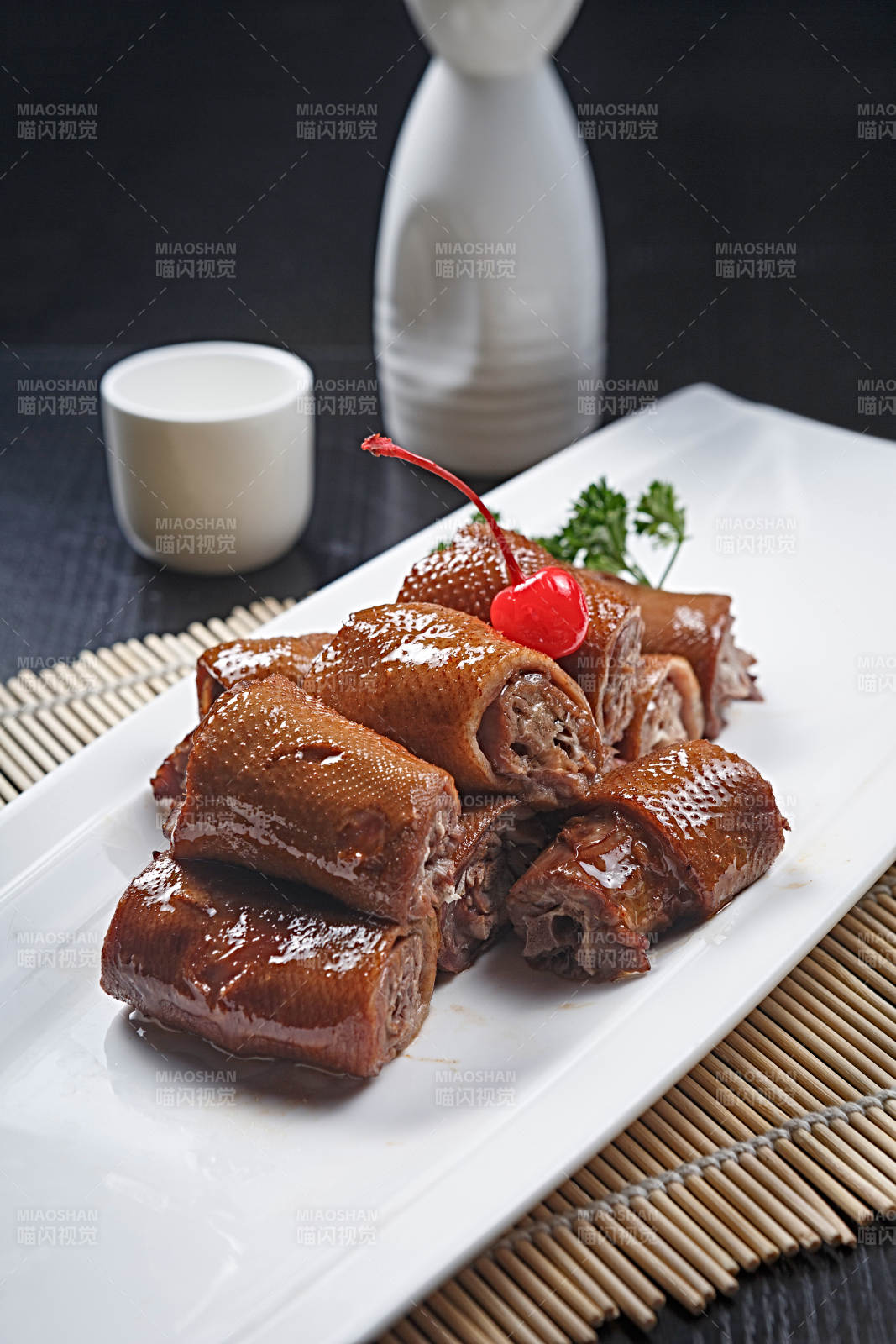 卤味麻辣鸭脖图片