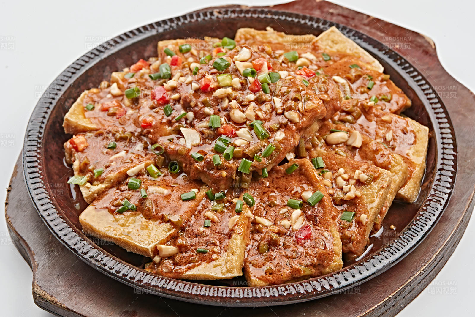 天半餐具装的虾酱锅塌豆腐图片