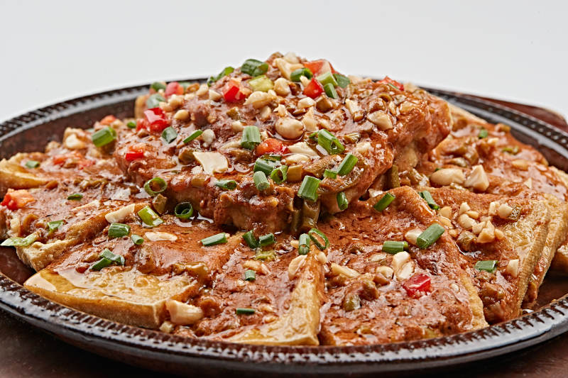 天半餐具装的虾酱锅塌豆腐图片