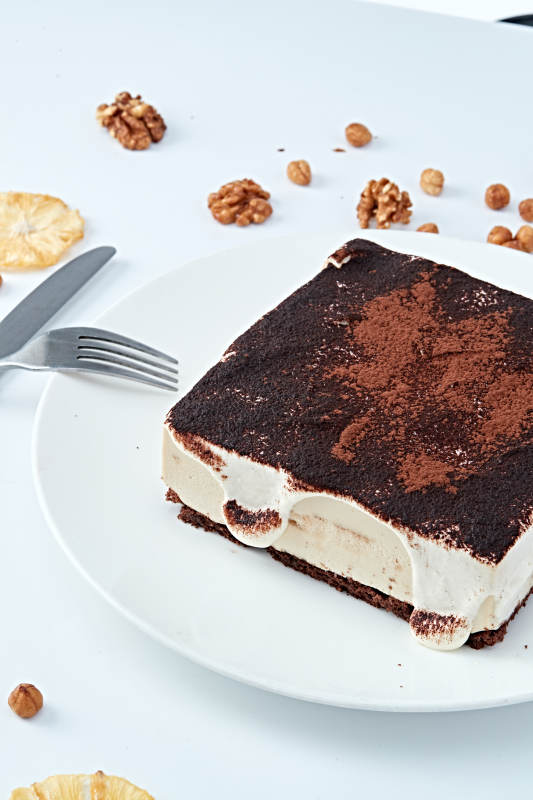 可可粉撒粉鲜奶酪黑森林蛋糕图片