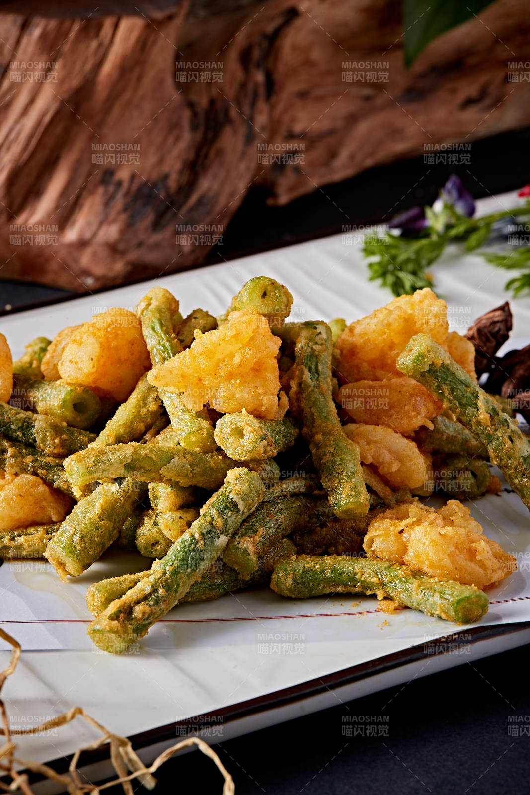 咸蛋黄焗虾仁四季豆图片