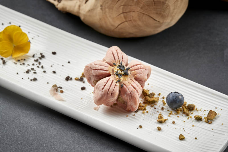 精美面点甜品樱花榴莲酥图片