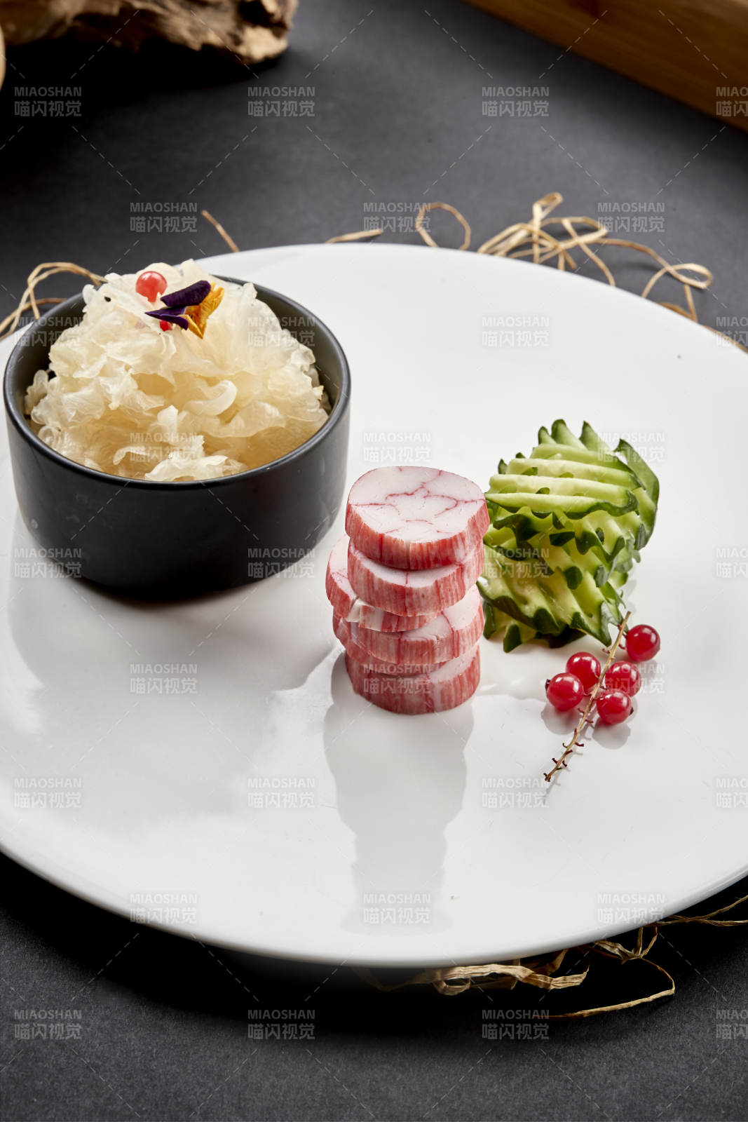 美味凉菜蟹肉卷配捞汁银耳图片