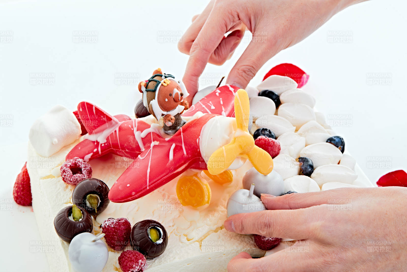 守护者乳脂鲜奶油儿童生日蛋糕图片