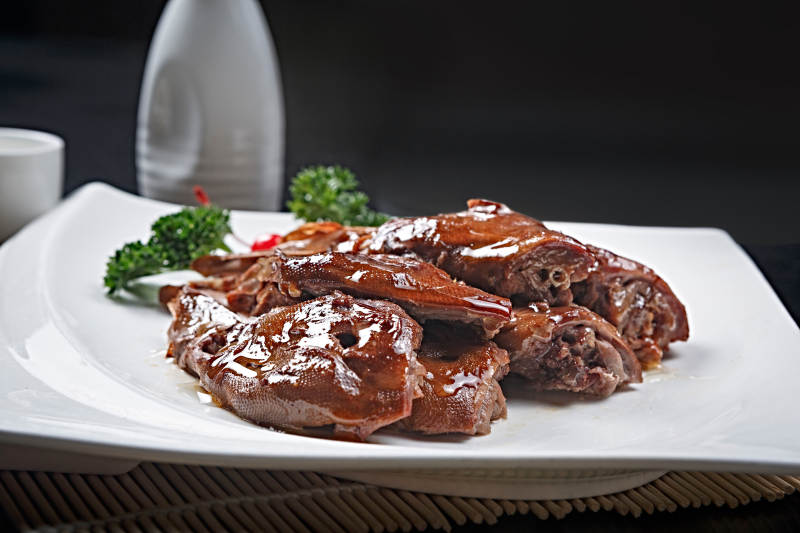 麻辣卤味鸭头图片