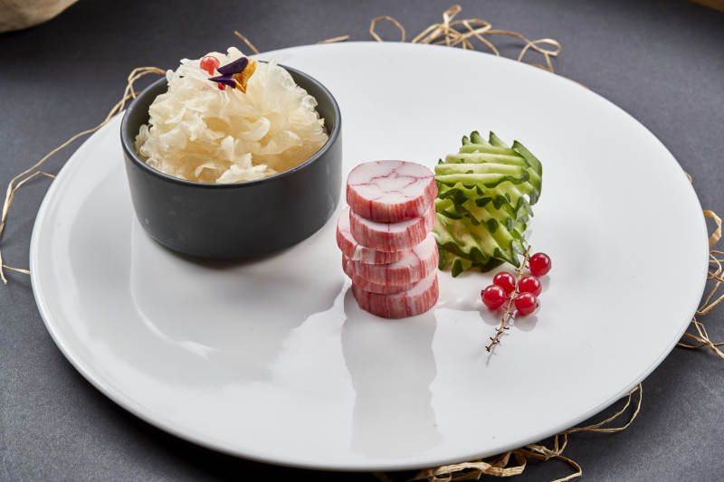 美味凉菜蟹肉卷配捞汁银耳图片