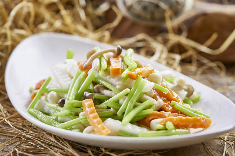 清炒时蔬茼蒿山药胡萝卜海鲜菇图片