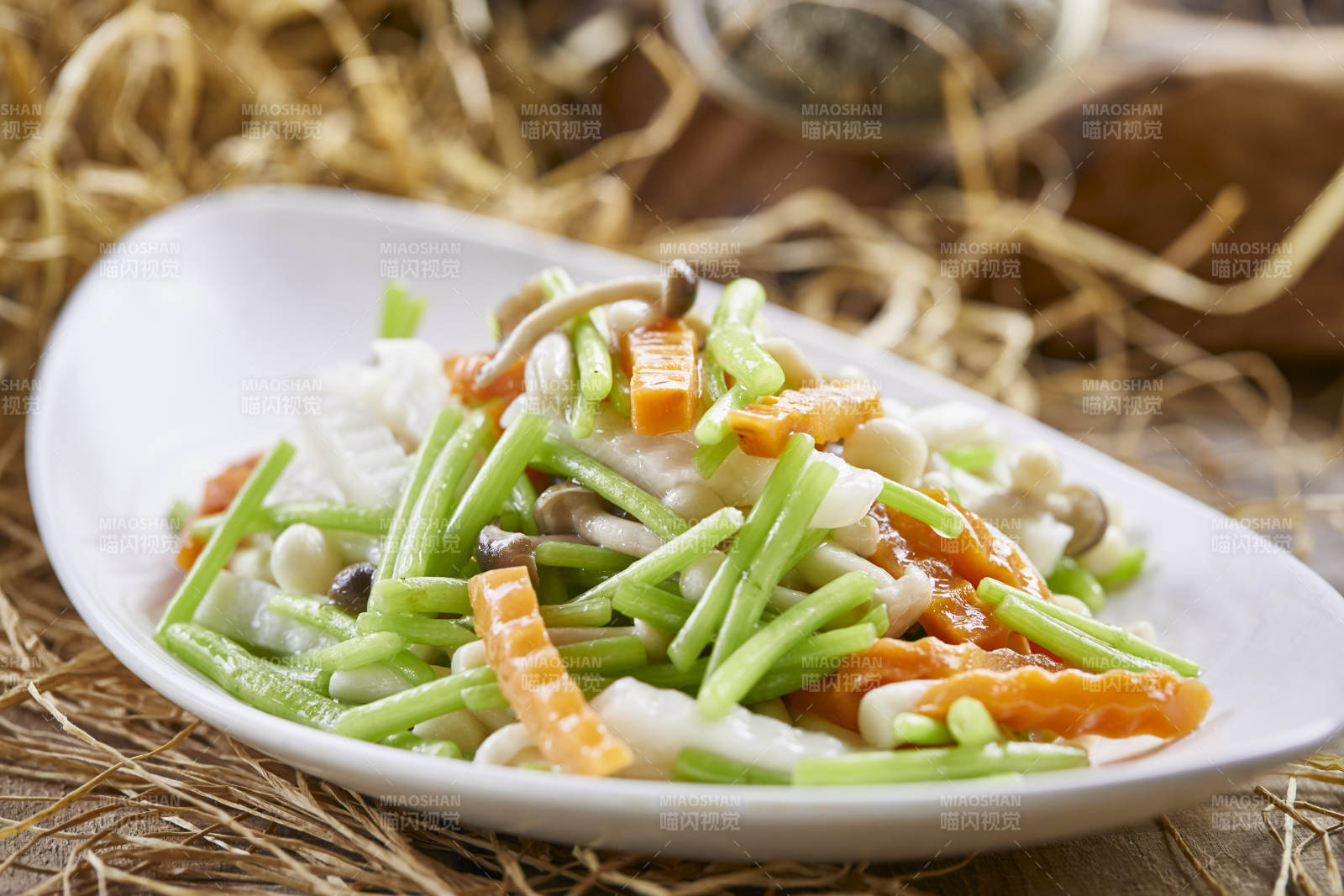 清炒时蔬茼蒿山药胡萝卜海鲜菇图片