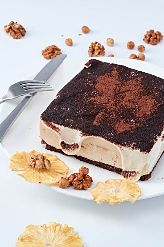 可可粉撒粉鲜奶酪黑森林蛋糕图片