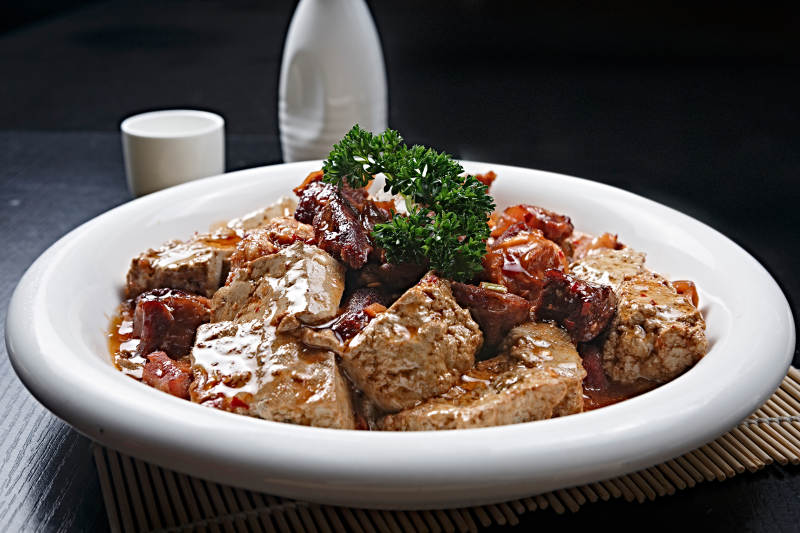 老汤牛肉烩黑豆腐图片