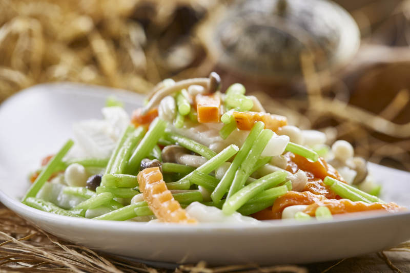 清炒时蔬茼蒿山药胡萝卜海鲜菇图片