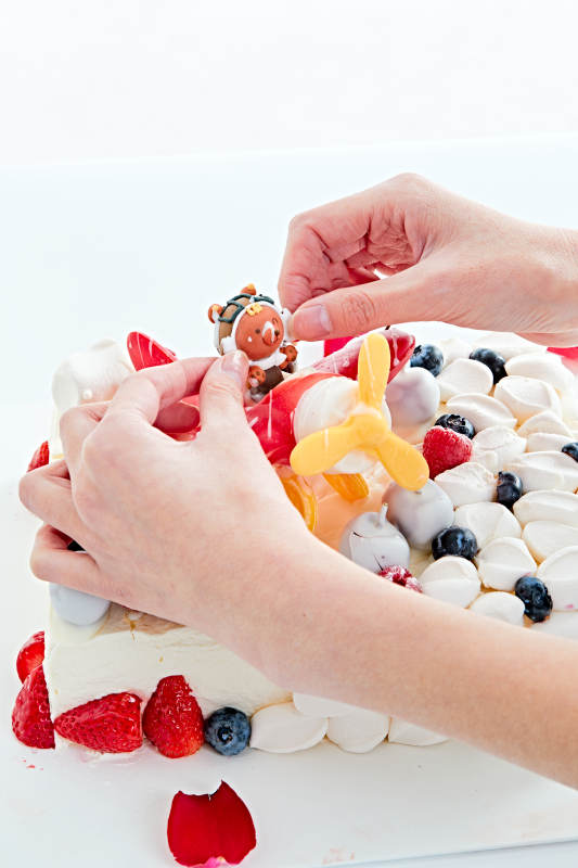 守护者乳脂鲜奶油儿童生日蛋糕图片