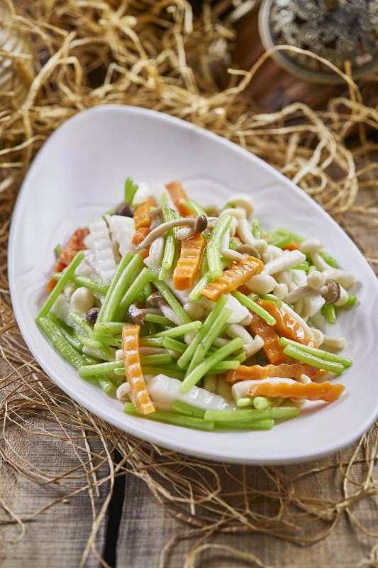 清炒时蔬茼蒿山药胡萝卜海鲜菇图片