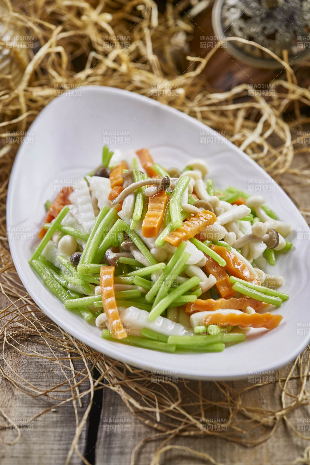 清炒时蔬茼蒿山药胡萝卜海鲜菇图片