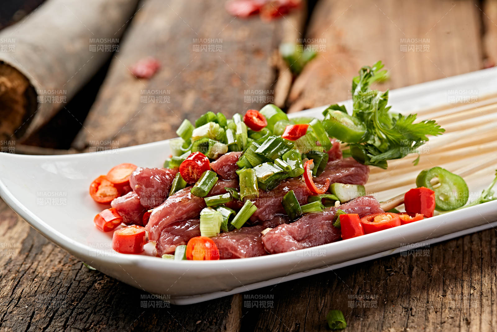 香辣生淹牛肉刺身小串图片