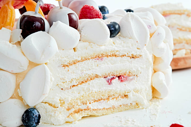 守护者乳脂鲜奶油儿童生日蛋糕图片