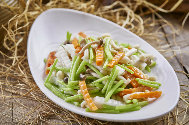 清炒时蔬茼蒿山药胡萝卜海鲜菇图片