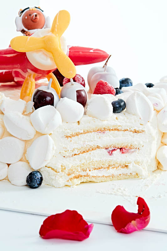 守护者乳脂鲜奶油儿童生日蛋糕图片