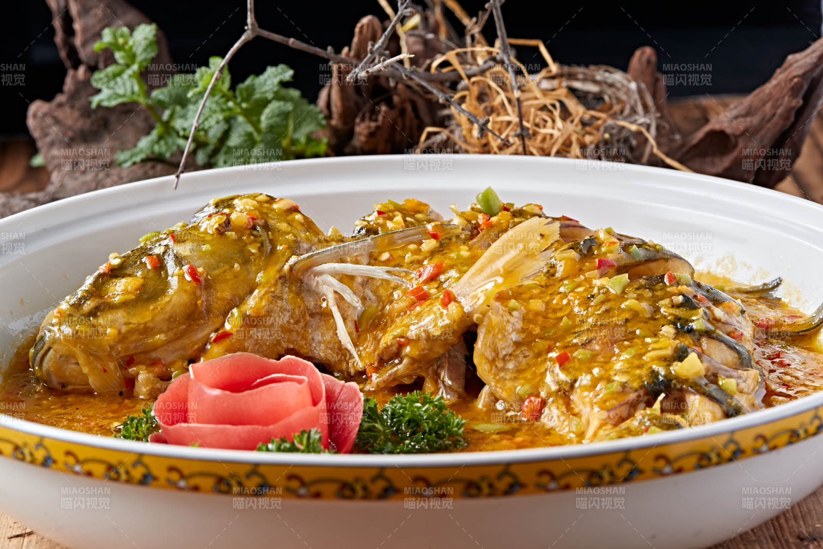 双椒炖鲤鱼图片